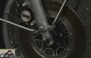 The front disc of the 447 second version. Innovation: the caliper went behind the fork!