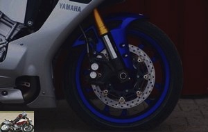 Yamaha YZF-R1: powerful and adjustable braking