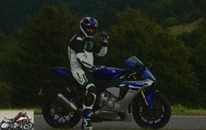 The Yamaha YZF-R1 salutes you!