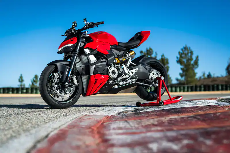Driving Report Ducati Streetfighter V2-driving